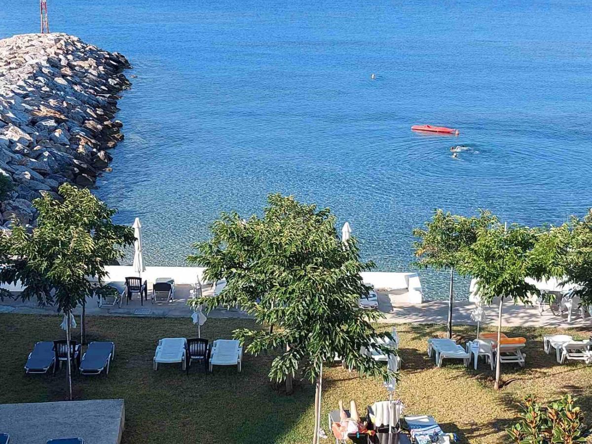 Pansion Alexandros By The Sea Aparthotel Nea Skioni Exterior photo