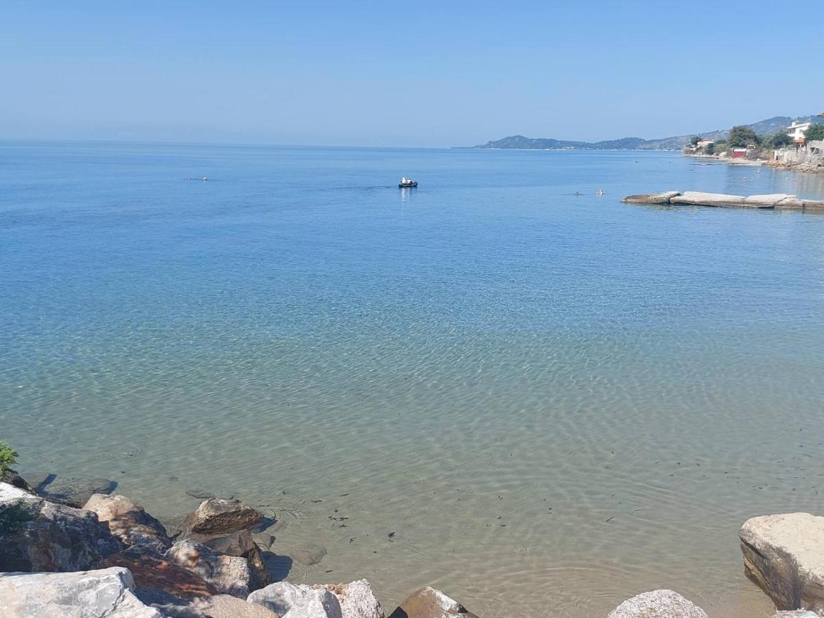Pansion Alexandros By The Sea Aparthotel Nea Skioni Exterior photo