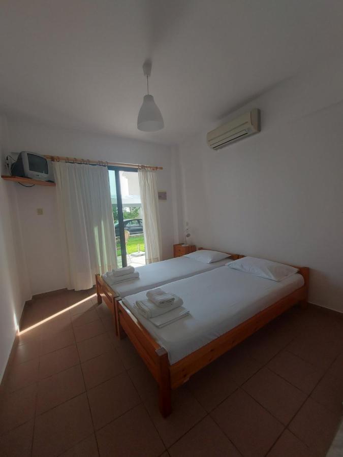 Pansion Alexandros By The Sea Aparthotel Nea Skioni Exterior photo